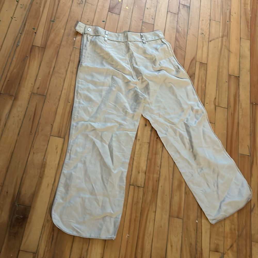 La‎ boutique neutral linen blend pants